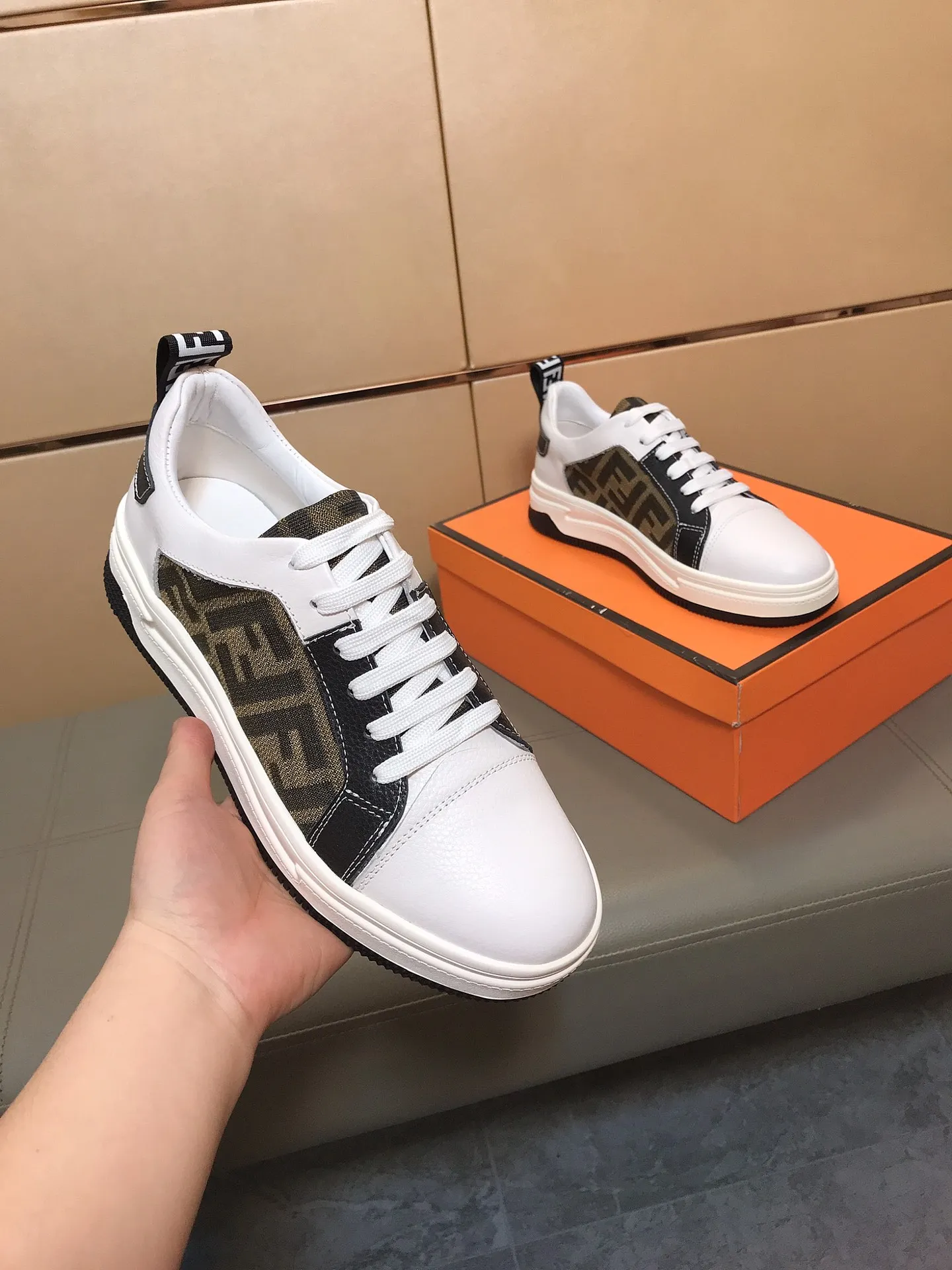 Factory price 400 🕷️🕷️FENDI [Fendi] Men’s new casual shoes are hot! , that kind of calm connotation️elegant taste is indescribable to start the journey of fashionable shoes💍💍to cope with various occasions calmly! The momentum of the big names speaks for itself! Comfortable and comfortable on the feet! Material: Imported cowhide + printed material, sheepskin lining. Fashion essential! 2 colors available! Code number: 38-44